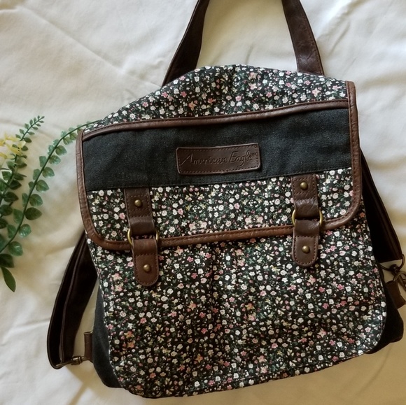 American Eagle Outfitters Handbags - 3 Way Floral Purse/Backpack 《American Eagle》